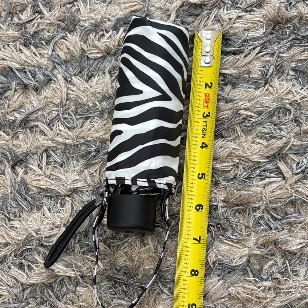 Portable Zebra Print Compact Purse Umbrella, Adorable & Portable - Picture 2 of 5